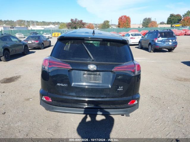 2T3BFREV8JW822526 Toyota RAV4 LE