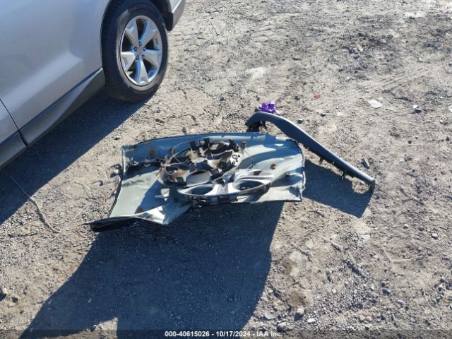 2T3BFREV8JW822526 Toyota RAV4 LE