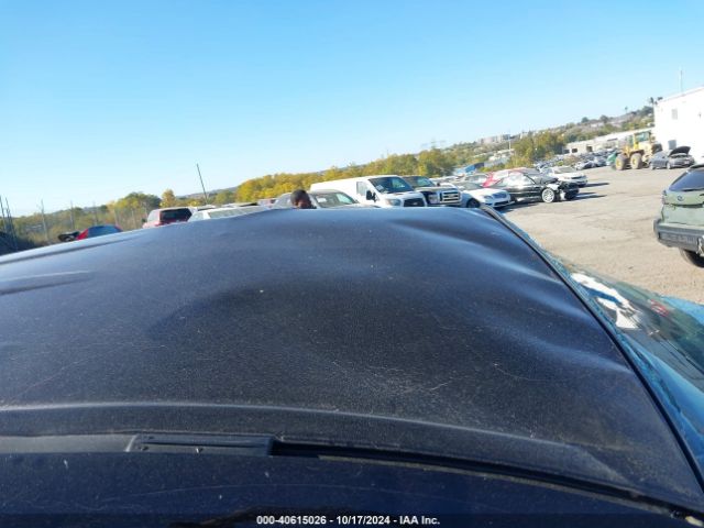 2T3BFREV8JW822526 Toyota RAV4 LE