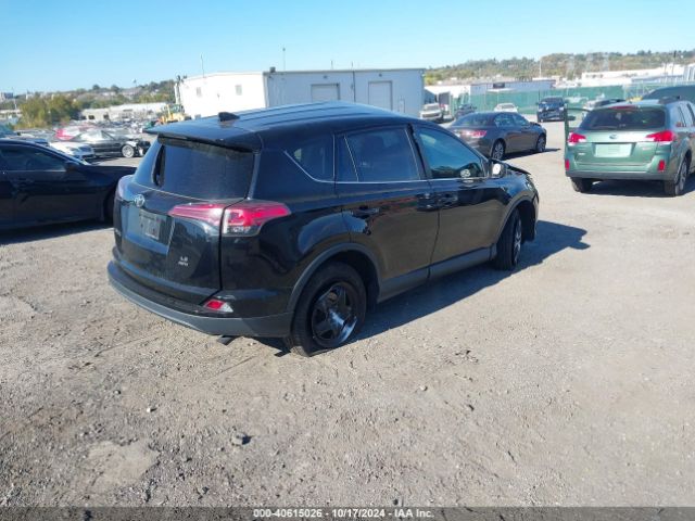 2T3BFREV8JW822526 Toyota RAV4 LE