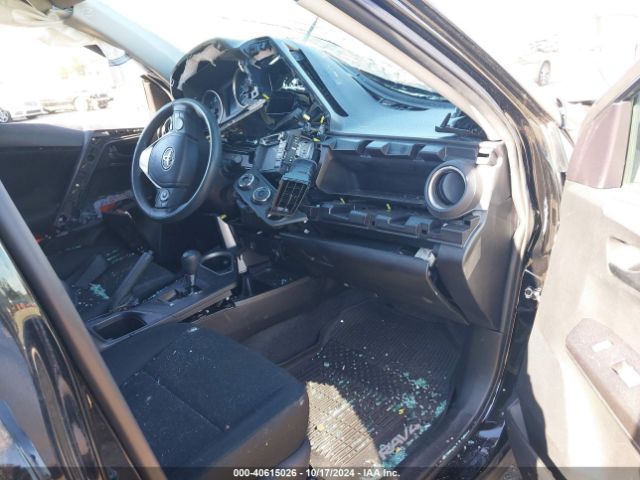 2T3BFREV8JW822526 Toyota RAV4 LE