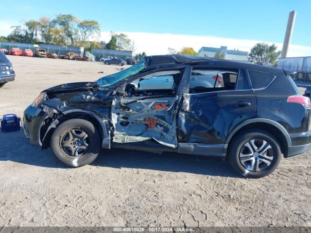 2T3BFREV8JW822526 Toyota RAV4 LE