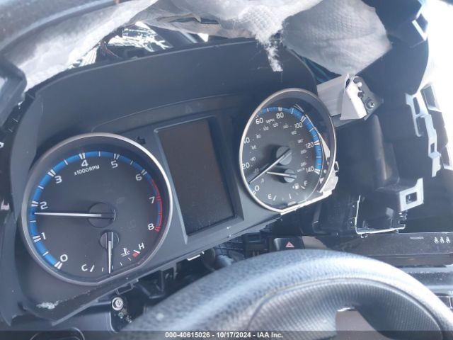 2T3BFREV8JW822526 Toyota RAV4 LE