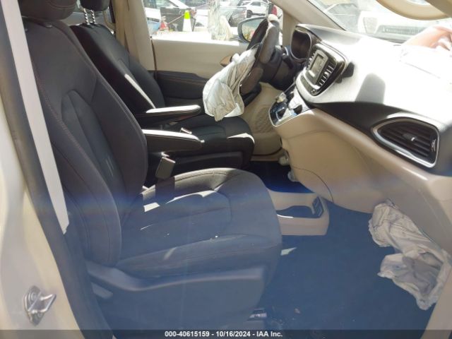 2C4RC1DG5HR636345 Chrysler Pacifica Touring