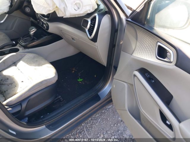 KNDJ23AU1N7806896 KIA SOUL LX