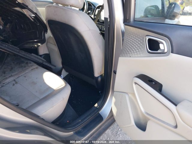 KNDJ23AU1N7806896 KIA SOUL LX