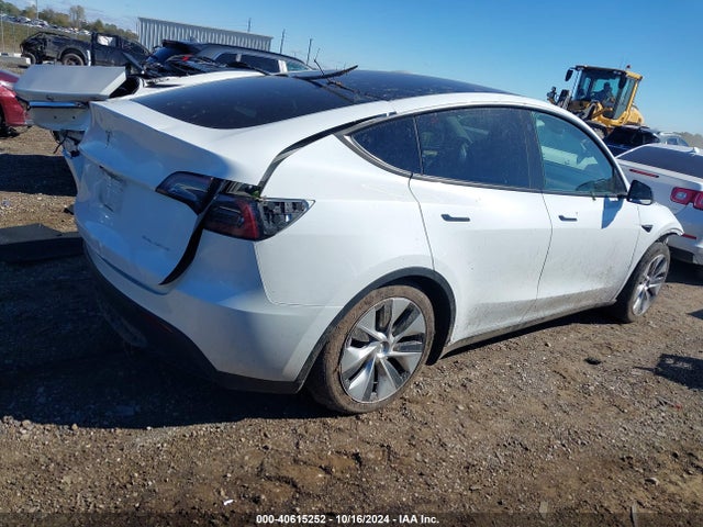 2023 TESLA MODEL Y 7SAYGDEE4PF618866 Photo 3