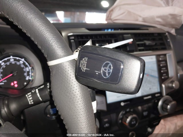 Toyota 4RUNNER SR5 2024 JTEMU5JR2R6286777 Image 11