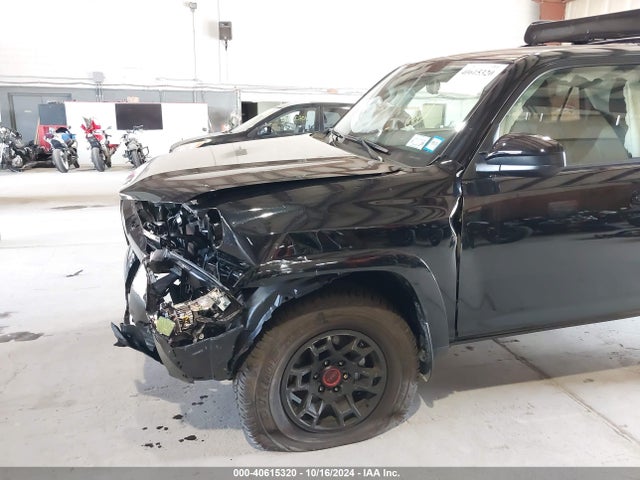 Toyota 4RUNNER SR5 2024 JTEMU5JR2R6286777 Image 18