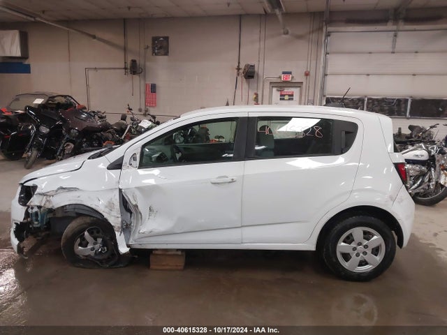 Chevrolet Sonic Ls Auto 2015 1G1JA6SH7F4193233 Image 15