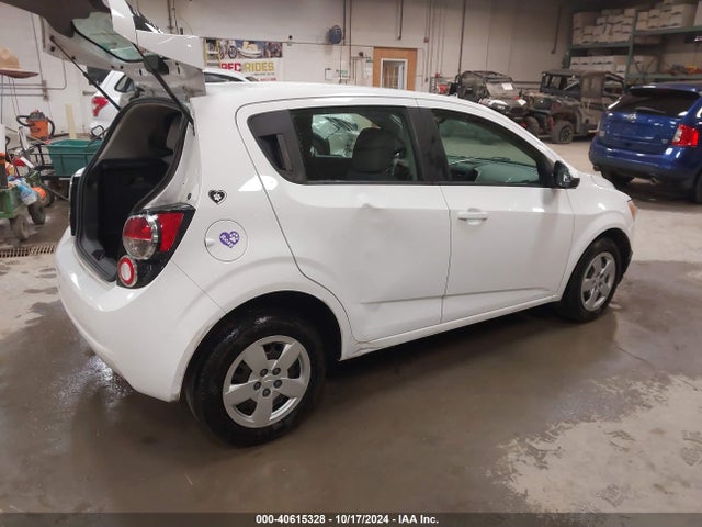 Chevrolet Sonic Ls Auto 2015 1G1JA6SH7F4193233 Image 4