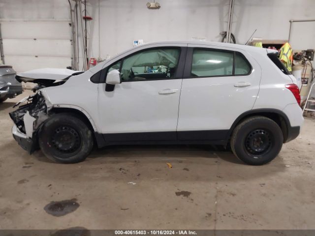 KL7CJKSB2JB702814 Chevrolet TRAX LS