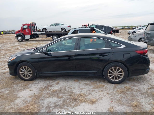 Hyundai SONATA SE 2019 5NPE24AF2KH813839 Image 14