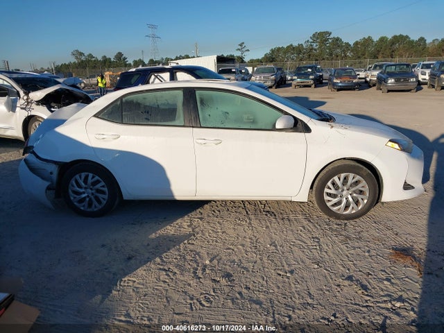 Toyota COROLLA LE 2018 5YFBURHE0JP807336 Image 13