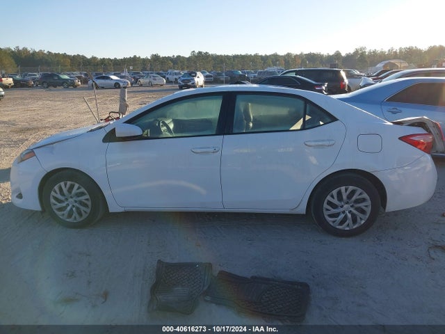 Toyota COROLLA LE 2018 5YFBURHE0JP807336 Image 14
