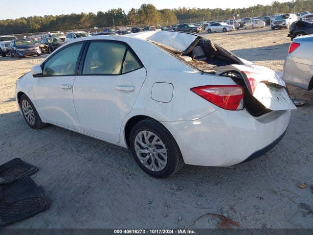 Toyota COROLLA LE 2018 5YFBURHE0JP807336 Image 3