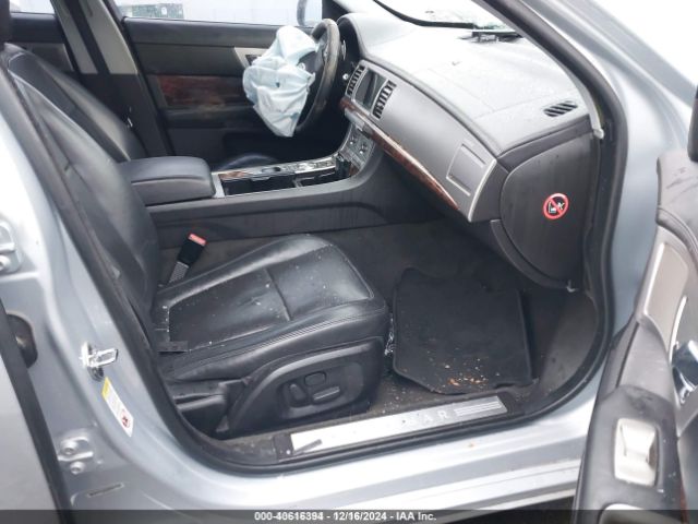 2010 JAGUAR XF SAJWA0GB6ALR58088 Photo 4