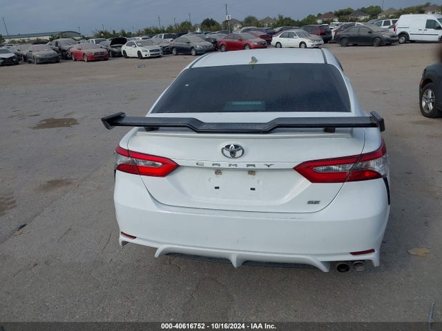 Toyota CAMRY SE 2018 4T1B11HK8JU643073 Image 16
