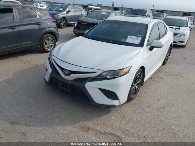 Toyota CAMRY SE 2018 4T1B11HK8JU643073 Image 2