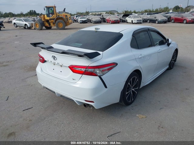 Toyota CAMRY SE 2018 4T1B11HK8JU643073 Image 4
