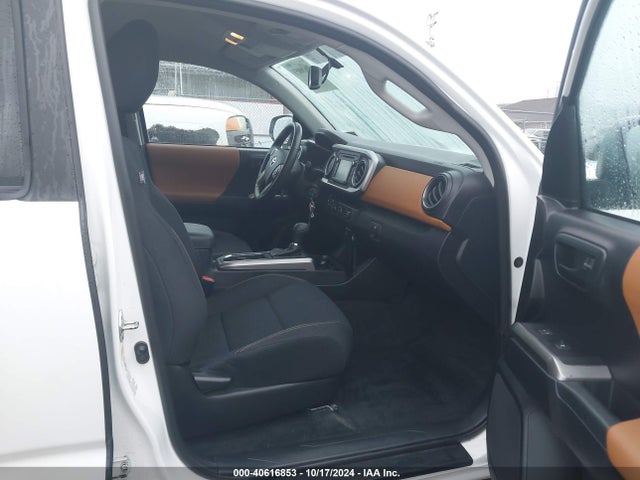 3TMCZ5ANXHM111495 Toyota Tacoma Sr5 V6