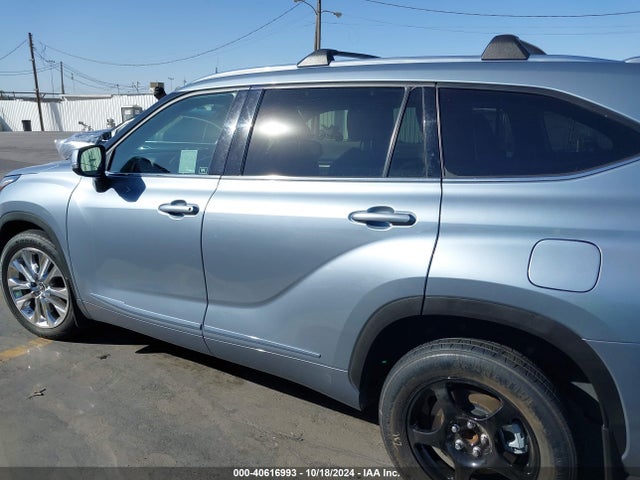 Toyota Highlander Limited 2022 5TDYZRAH0NS138630 Image 14