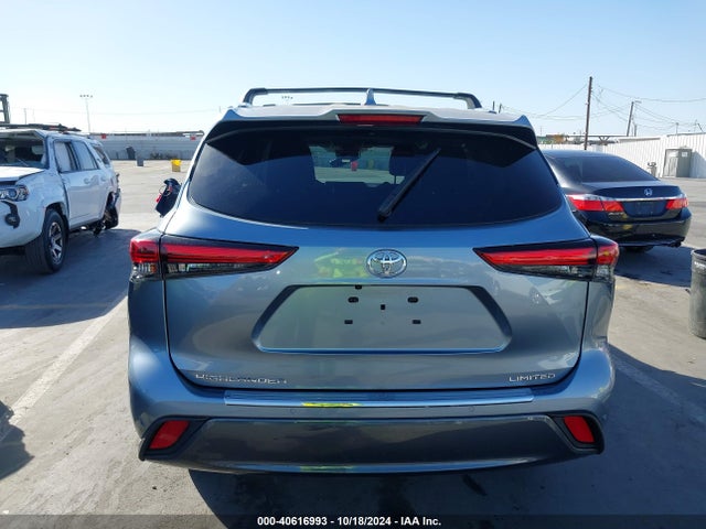 Toyota Highlander Limited 2022 5TDYZRAH0NS138630 Image 16