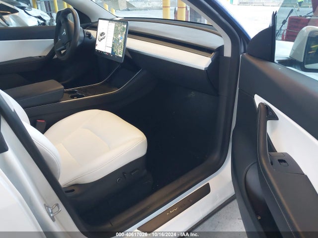 2021 TESLA MODEL Y 5YJYGDEE3MF104161 Photo 4