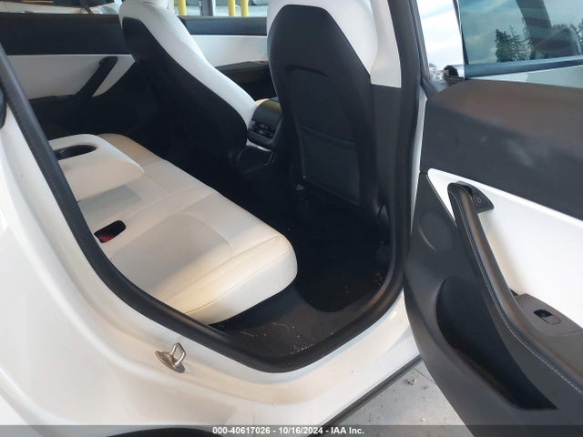 2021 TESLA MODEL Y 5YJYGDEE3MF104161 Photo 7