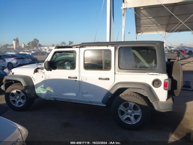 1C4HJXDG8JW134740 Jeep Wrangler Unlimited Sport S 4x4