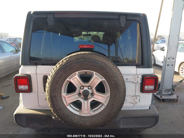 1C4HJXDG8JW134740 Jeep Wrangler Unlimited Sport S 4x4