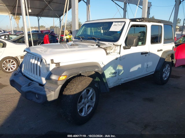 1C4HJXDG8JW134740 Jeep Wrangler Unlimited Sport S 4x4