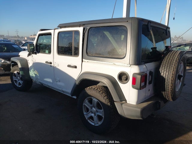 1C4HJXDG8JW134740 Jeep Wrangler Unlimited Sport S 4x4