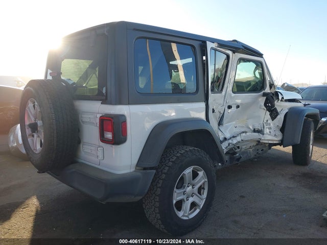 1C4HJXDG8JW134740 Jeep Wrangler Unlimited Sport S 4x4
