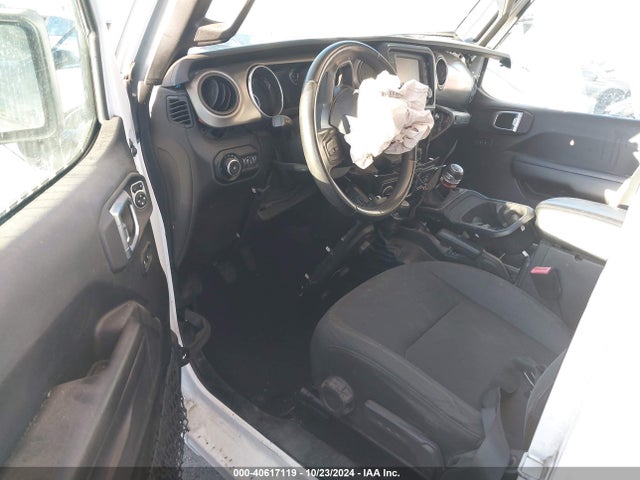 1C4HJXDG8JW134740 Jeep Wrangler Unlimited Sport S 4x4