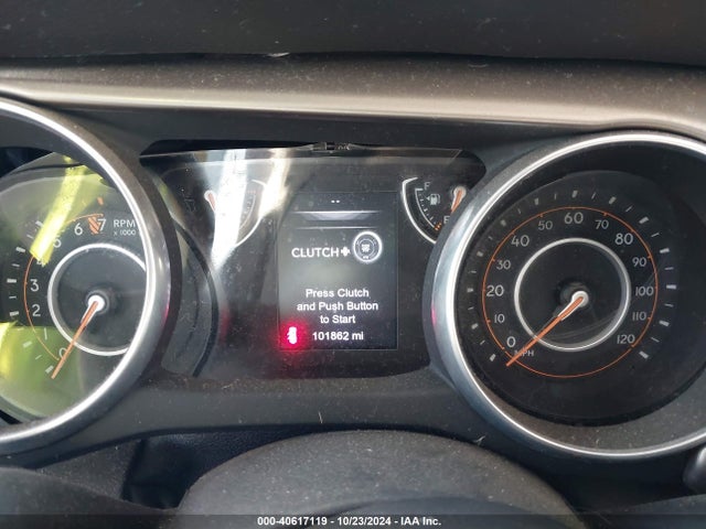 1C4HJXDG8JW134740 Jeep Wrangler Unlimited Sport S 4x4