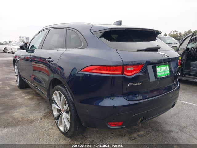 2018 JAGUAR F-PACE SADCL2EV9JA243665 Photo 2