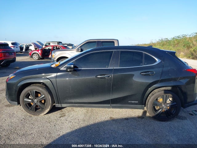 Lexus UX 250H 2021 JTHP9JBH6M2047667 Image 14
