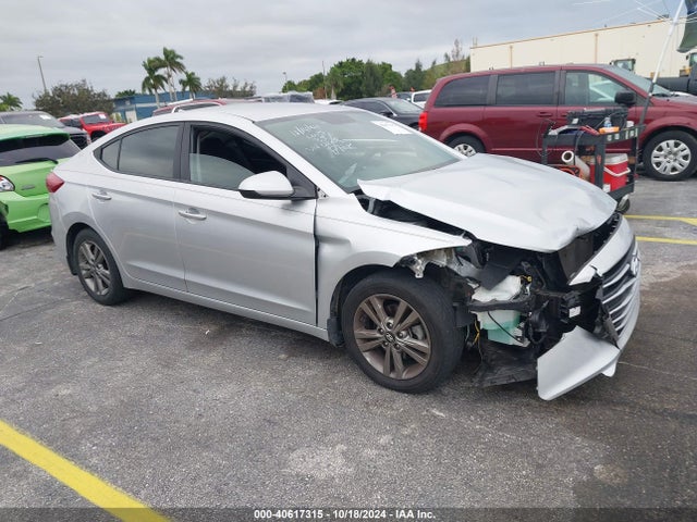 2018 5NPD84LF9JH380008 main image