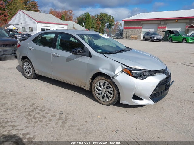 Toyota COROLLA LE 2018 2T1BURHE1JC046395 Image 1