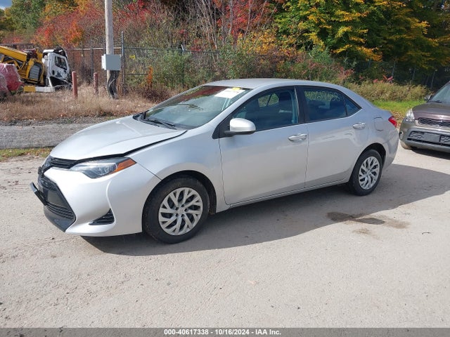 Toyota COROLLA LE 2018 2T1BURHE1JC046395 Image 2