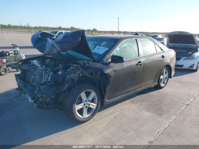 4T1BF1FK2EU828665 Toyota CAMRY SE