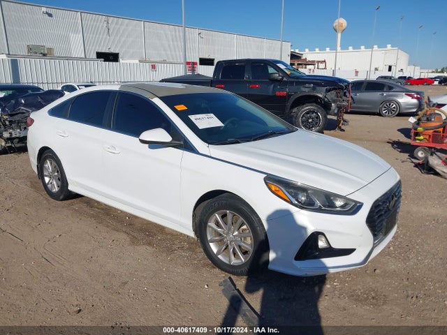 Hyundai SONATA SE 2018 5NPE24AF0JH696504 Image 1