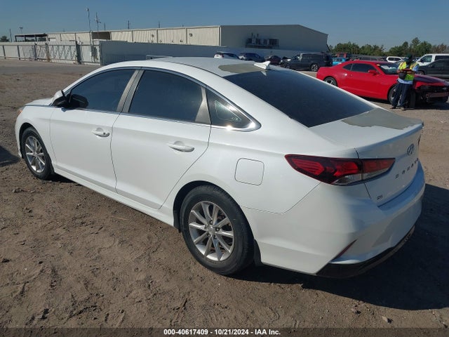 Hyundai SONATA SE 2018 5NPE24AF0JH696504 Image 3