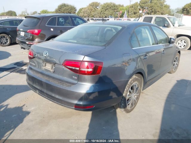 3VWDB7AJXJM260204 Volkswagen Jetta 1.4t Se/1.4t Wolfsburg Edition