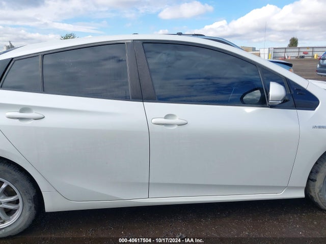Toyota Prius Two Eco 2016 JTDKARFU9G3511669 Image 13