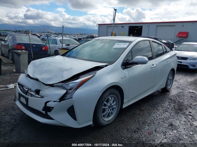 Toyota Prius Two Eco 2016 JTDKARFU9G3511669 Image 2
