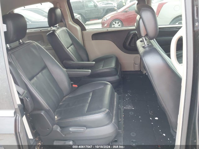 2C4RC1CG0GR166774 Chrysler Town & Country Touring-l Anniversary Edition