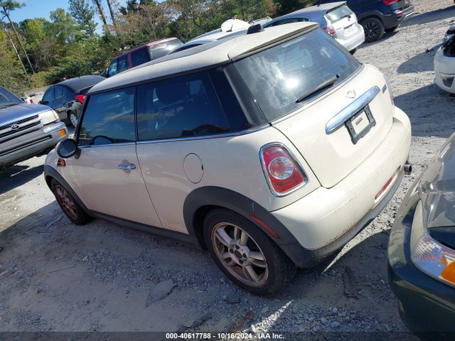 2012 MINI COOPER WMWSU3C5XCT543779 Photo 2