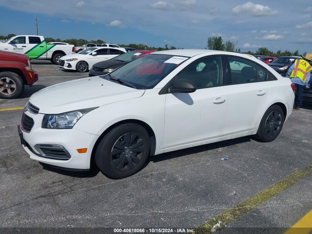 Chevrolet Cruze Ls Auto 2015 1G1PA5SH4F7140766 Image 2